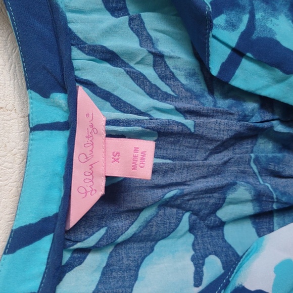 Lilly Pulitzer XS Blue Paisley Tunic Top - 3/4 Sleeve Asymmetrical Hem - Picture 3 of 8